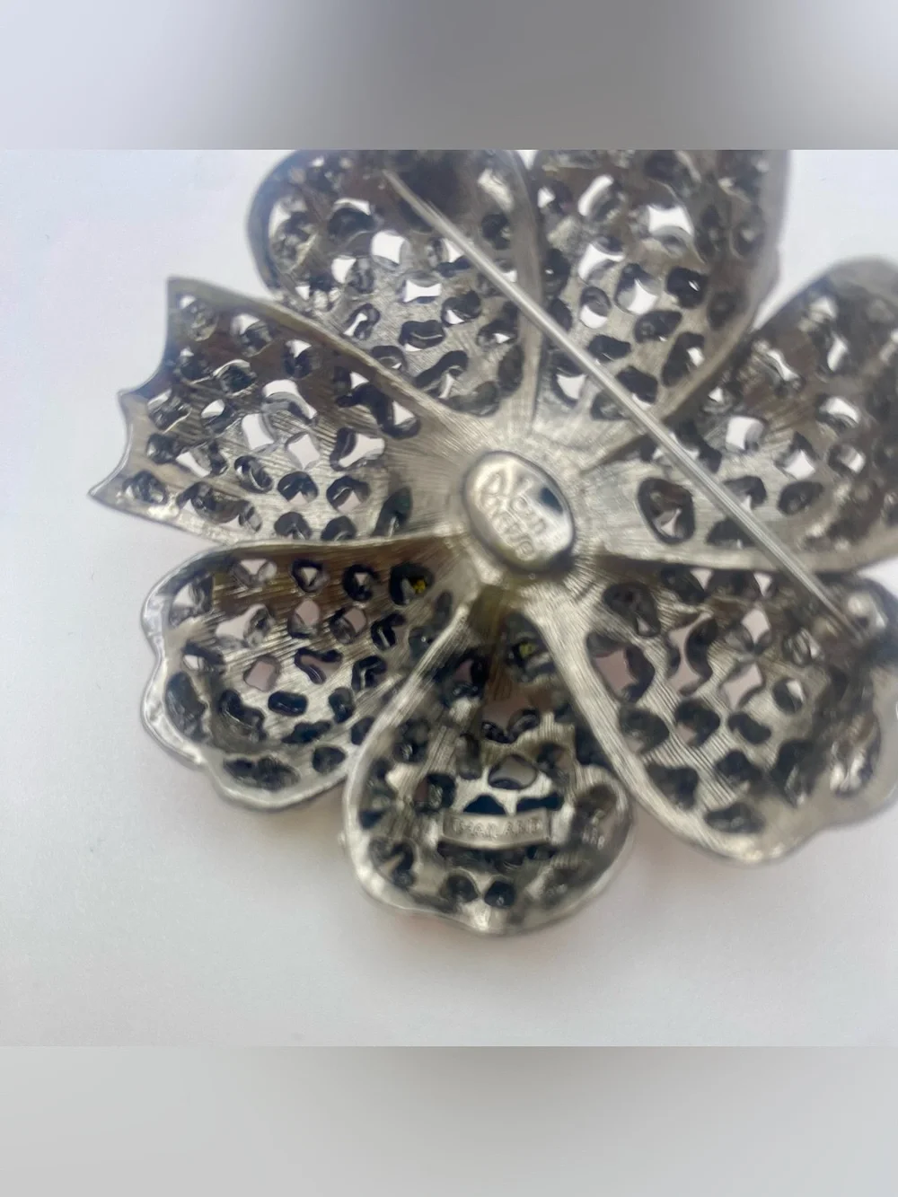Joan Rivers Classics Collection Domed Flower Brooch Rhinestone - Picture 7 of 7